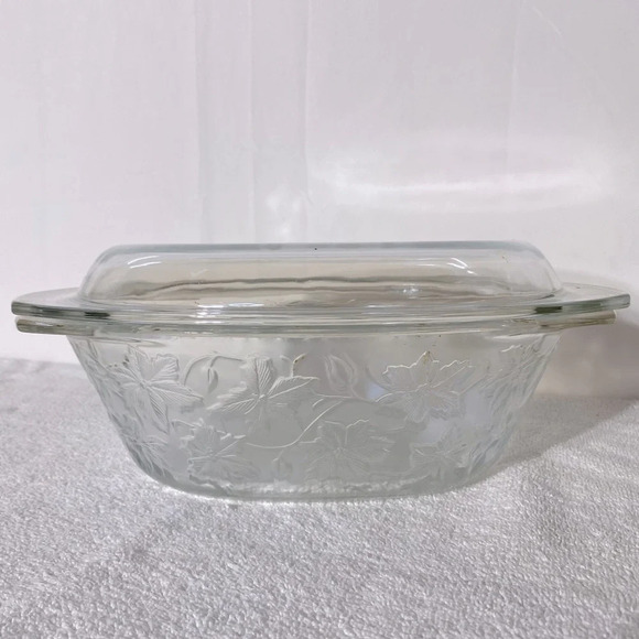 Vintage Fantasia By Princess House Textured Grapevine 6 qt Glass  Casserole Dish - Picture 1 of 14